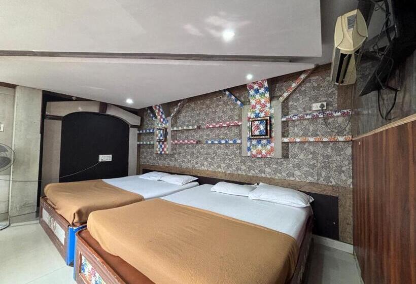 四人豪华间, Staymaker Hotel Raj Empire