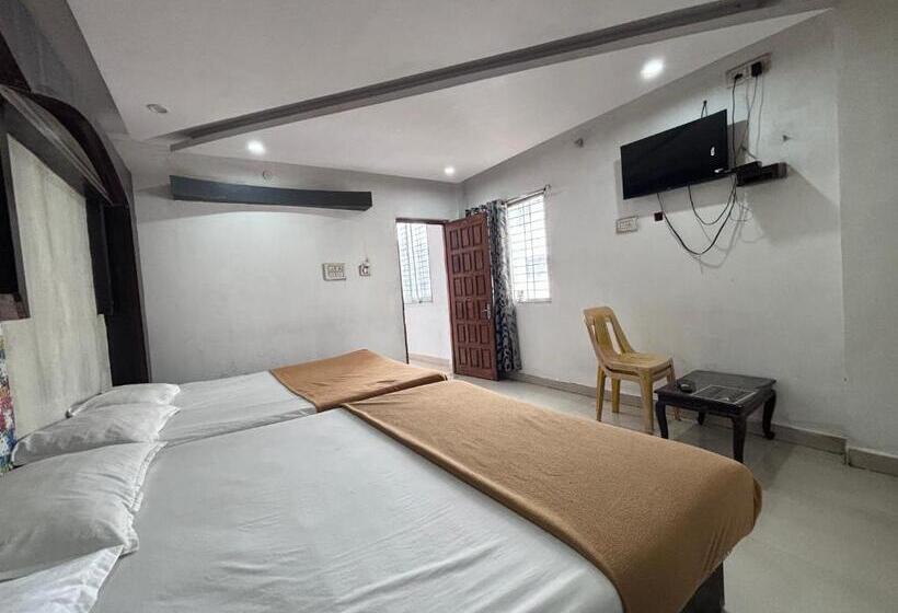 四人豪华间, Staymaker Hotel Raj Empire