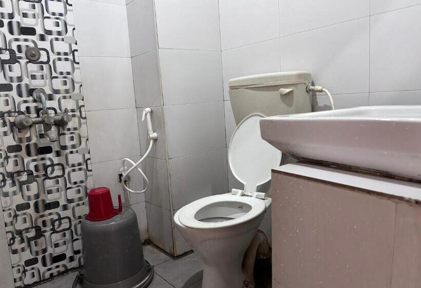 חדר דלוקס לארבעה, Staymaker Hotel Raj Empire