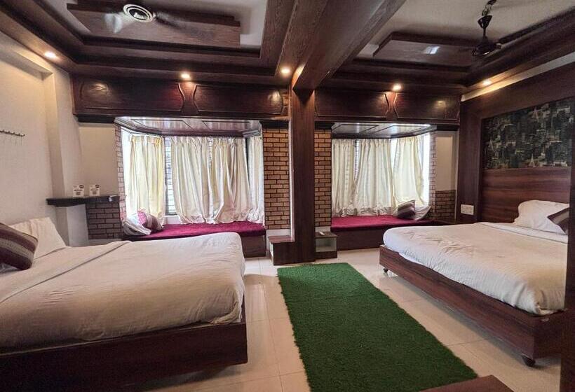 패밀리 룸, Staymaker Hotel Raj Empire