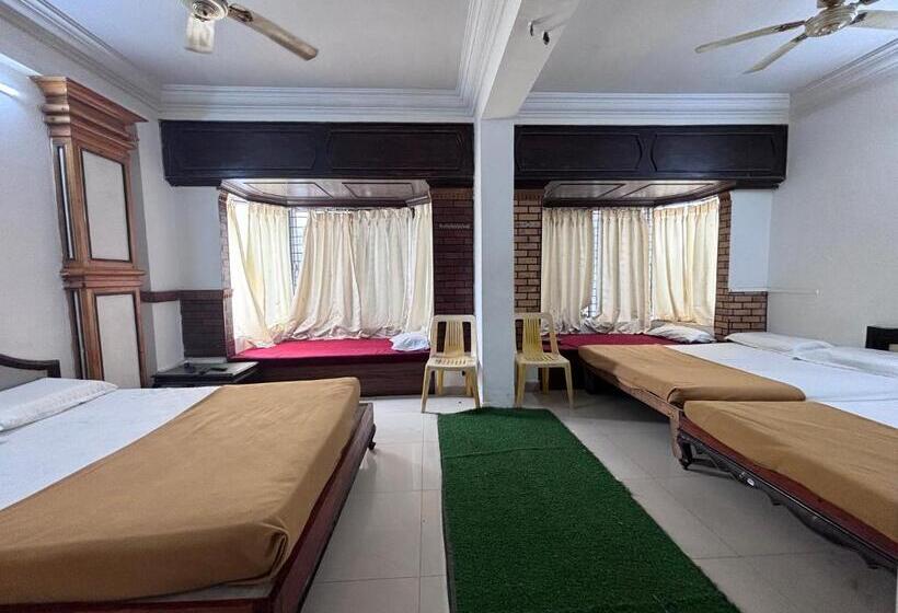 חדר משפחתי, Staymaker Hotel Raj Empire