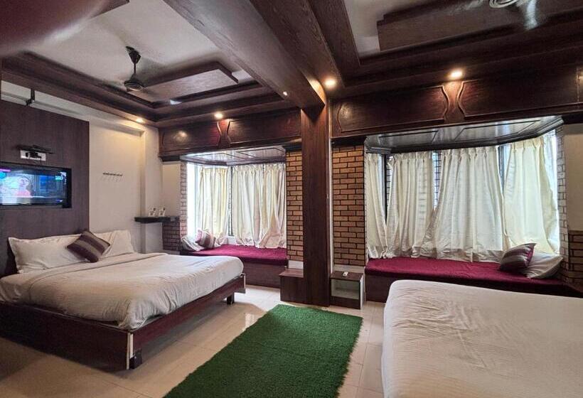 家庭间, Staymaker Hotel Raj Empire