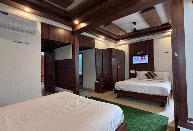 패밀리 룸, Staymaker Hotel Raj Empire