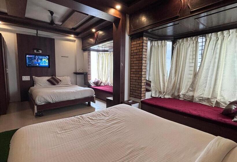 家庭间, Staymaker Hotel Raj Empire