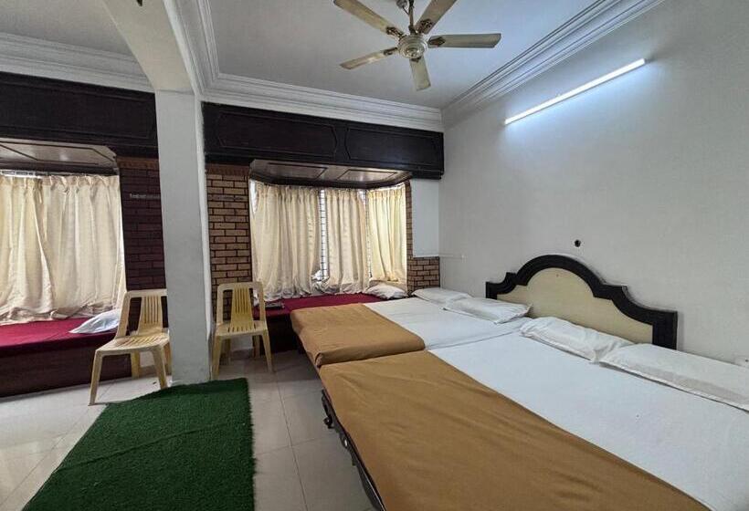 חדר משפחתי, Staymaker Hotel Raj Empire