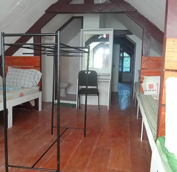 ルームシェアのワンベッド, Czar S Place