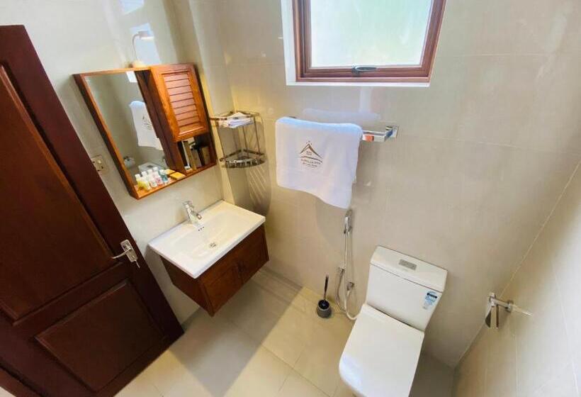 Четырехместный Номер Стандарт с Балконом, Aurelia Inn