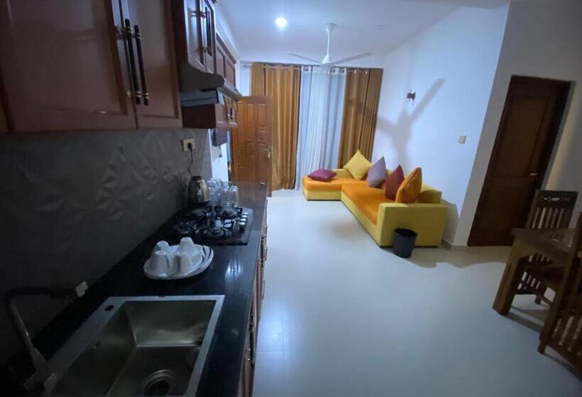 Четырехместный Номер Стандарт с Балконом, Aurelia Inn