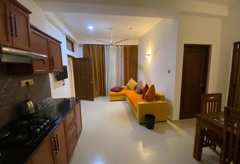 Четырехместный Номер Стандарт с Балконом, Aurelia Inn