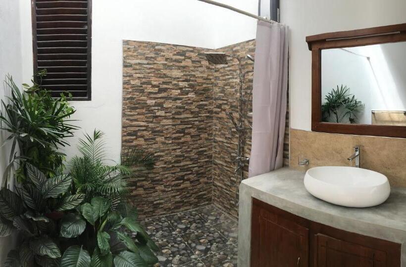 Standard Triple Room Garden View, Leel’s Safari Cottage