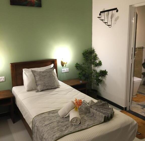 Standard Triple Room Garden View, Leel’s Safari Cottage