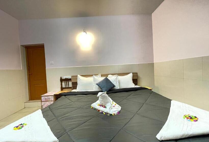 带大床的豪华间, Pentoz Charing Cross, Ooty