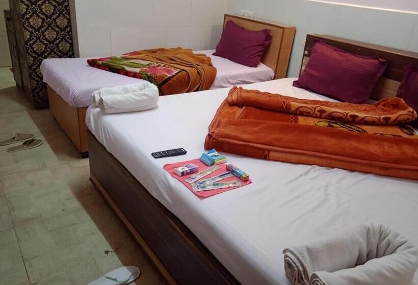 高级三人间, Pentoz Charing Cross, Ooty