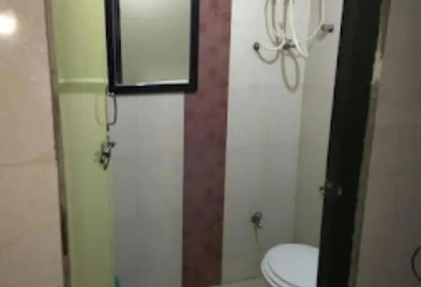 Chambre Deluxe, Raj Lodging Satara