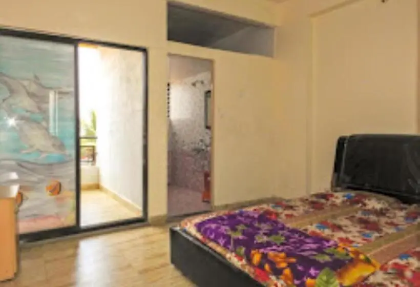 Chambre Deluxe, Raj Lodging Satara