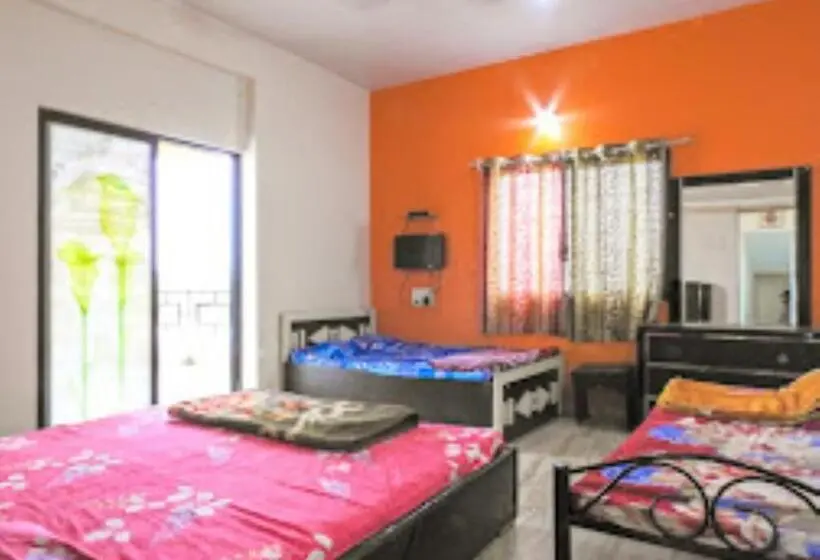 Chambre Deluxe, Raj Lodging Satara