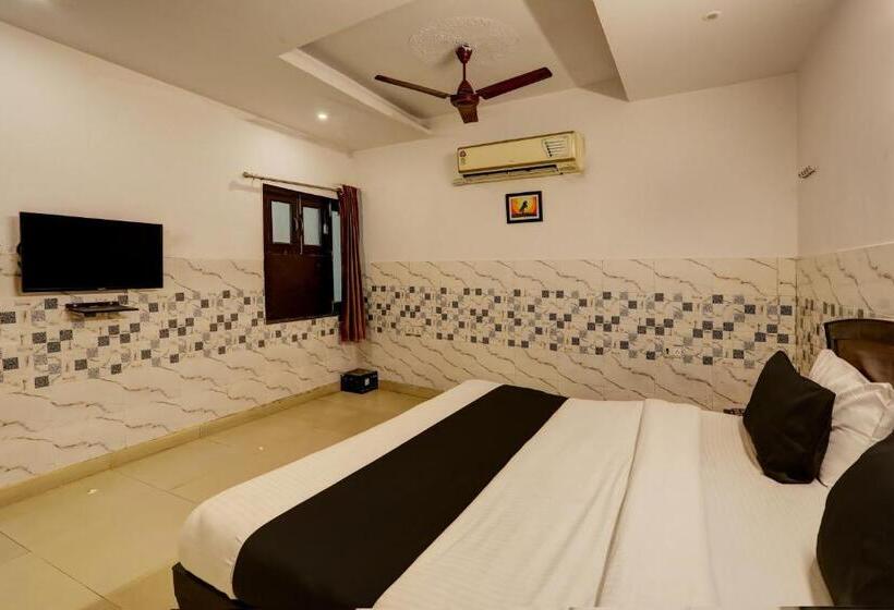 Трехместный Номер Классика, Oyo Flagship Hotel Vasundhara Heights