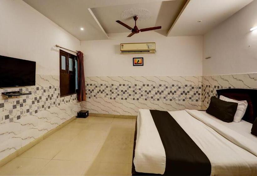 Трехместный Номер Классика, Oyo Flagship Hotel Vasundhara Heights