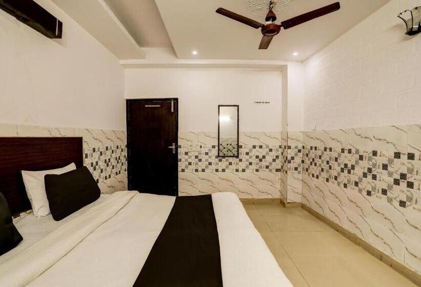 Трехместный Номер Классика, Oyo Flagship Hotel Vasundhara Heights