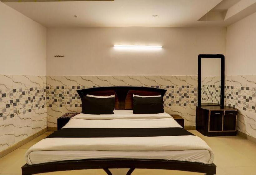 Трехместный Номер Классика, Oyo Flagship Hotel Vasundhara Heights