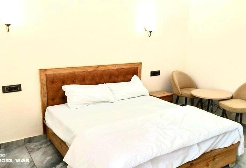 اتاق کلاسیک سه تخته, Oyo Preet Hotel & Restaurant