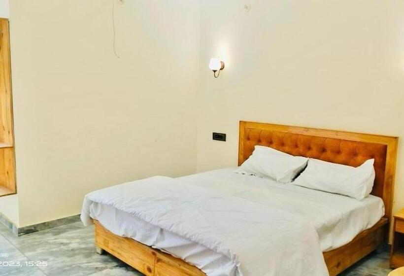 اتاق کلاسیک سه تخته, Oyo Preet Hotel & Restaurant