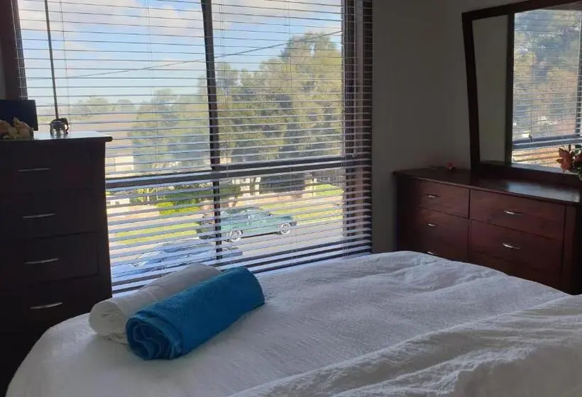 ３ベッドルームハウス, Clayton Living Town House At Monash Doorstep