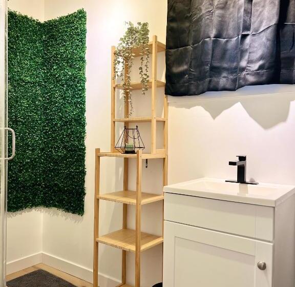 스위트 킹사이즈 침대, Hideout City