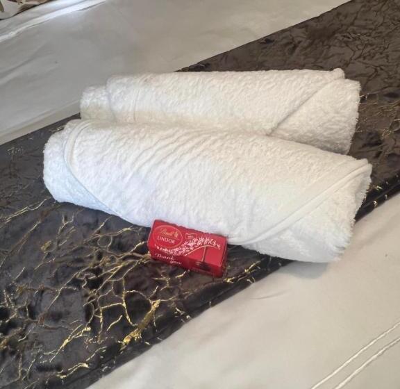 Deluxe Suite King Bed, Morningmist Boutique