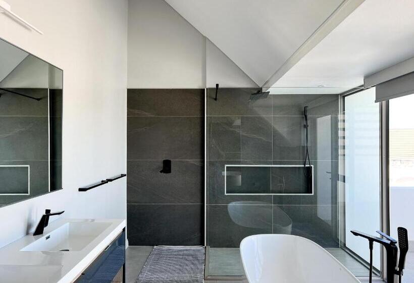 バルコニー付きデラックスルーム, Sunset Lodge Guest House