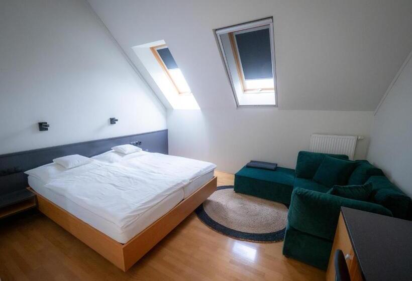 Balkonlu Delüks Oda, Weingut & Gästezimmer Zillinger