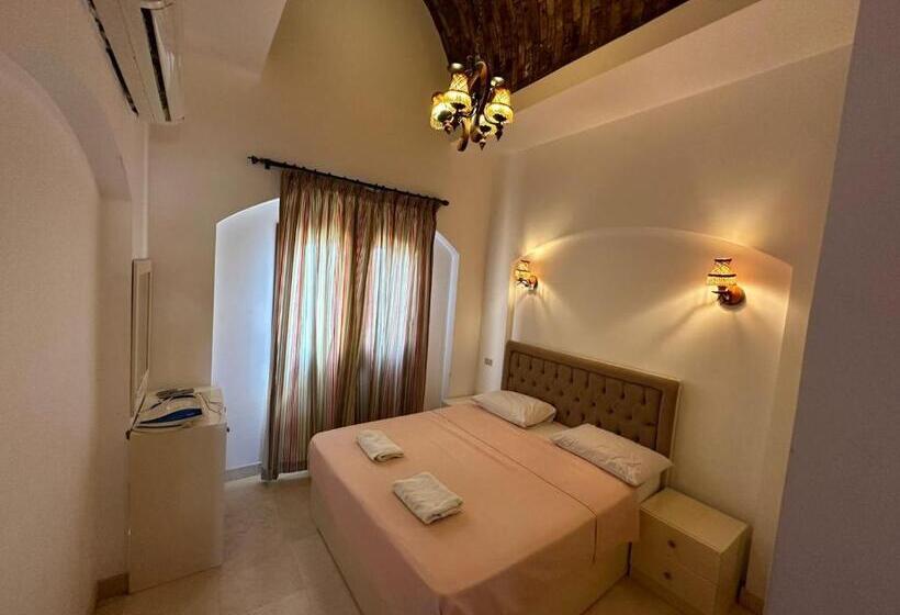 اتاق استاندارد یک تخته با بالکن, Elhelw Hotel View