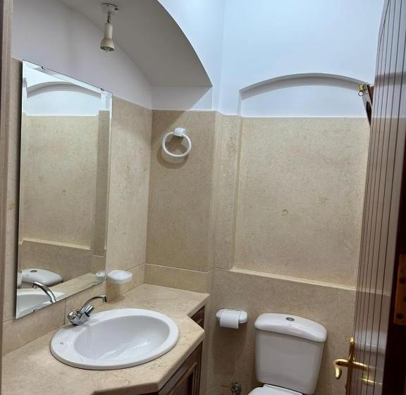 اتاق استاندارد یک تخته با بالکن, Elhelw Hotel View