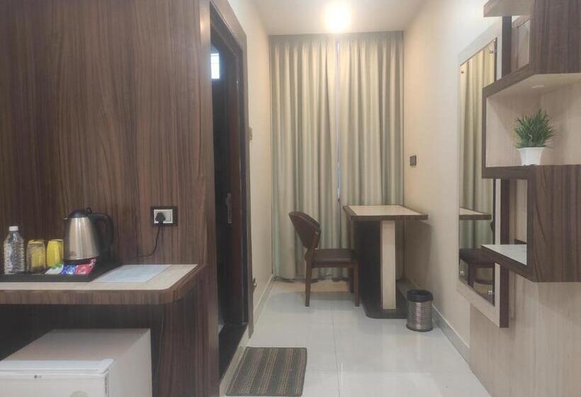 חדר דלוקס, Lee Palace