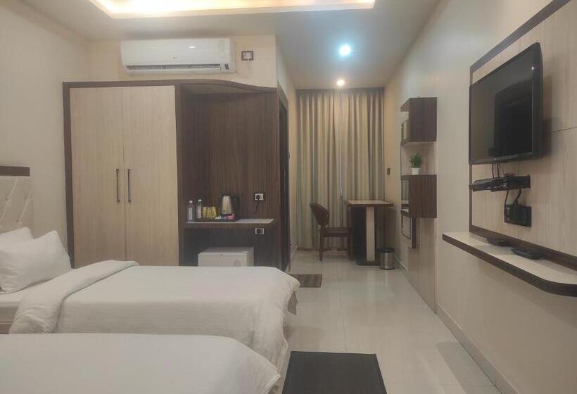 חדר דלוקס, Lee Palace