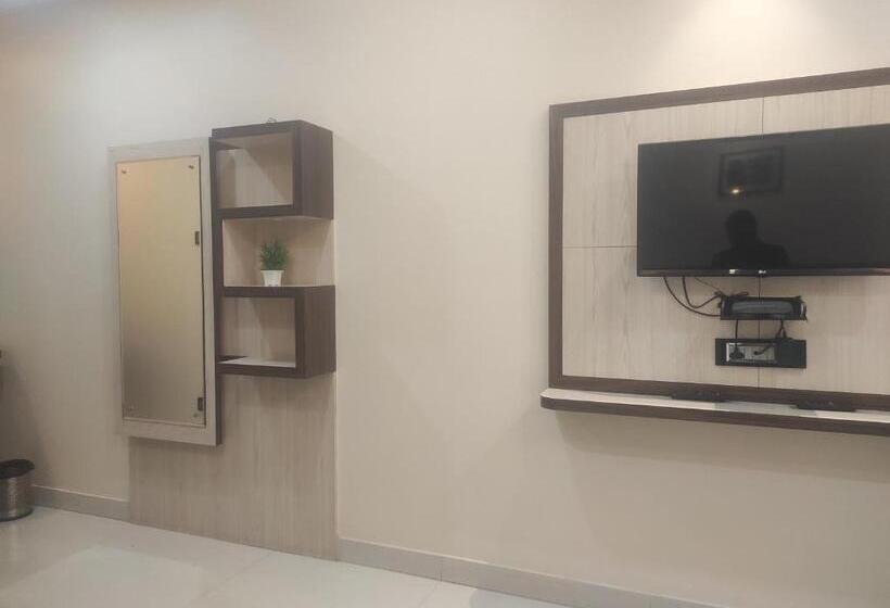Номер Deluxe, Lee Palace