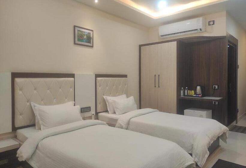 חדר דלוקס, Lee Palace