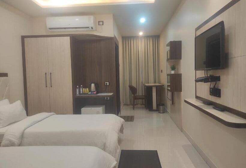 חדר דלוקס, Lee Palace