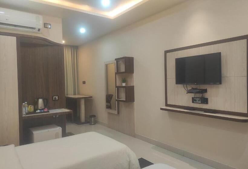 Номер Deluxe, Lee Palace