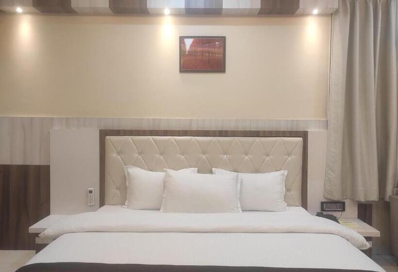 חדר סטנדרט עם מיטת קינג, Lee Palace