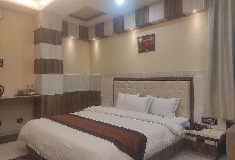 חדר סטנדרט עם מיטת קינג, Lee Palace