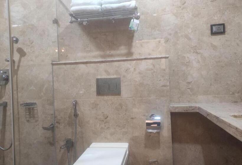 חדר סטנדרט, Lee Palace