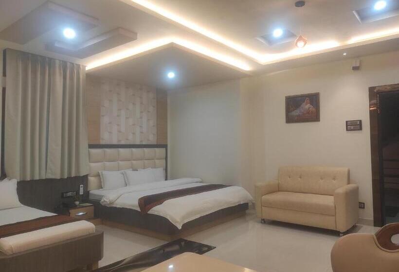 标准间, Lee Palace