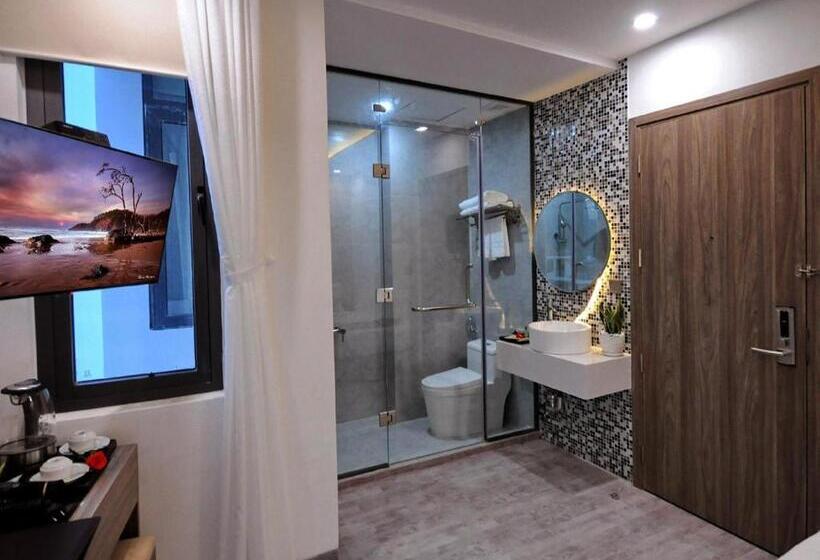 اتاق استاندارد با چشم‌انداز شهر, Mai