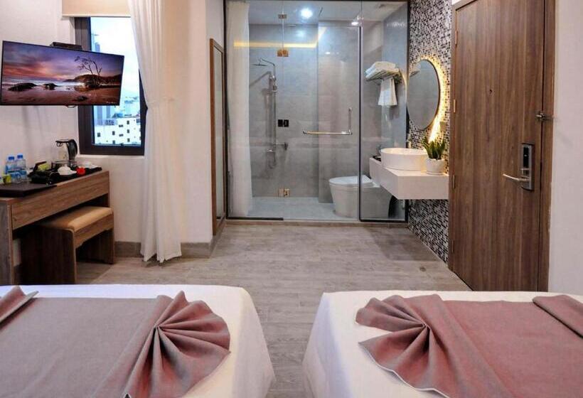 اتاق استاندارد با چشم‌انداز شهر, Mai