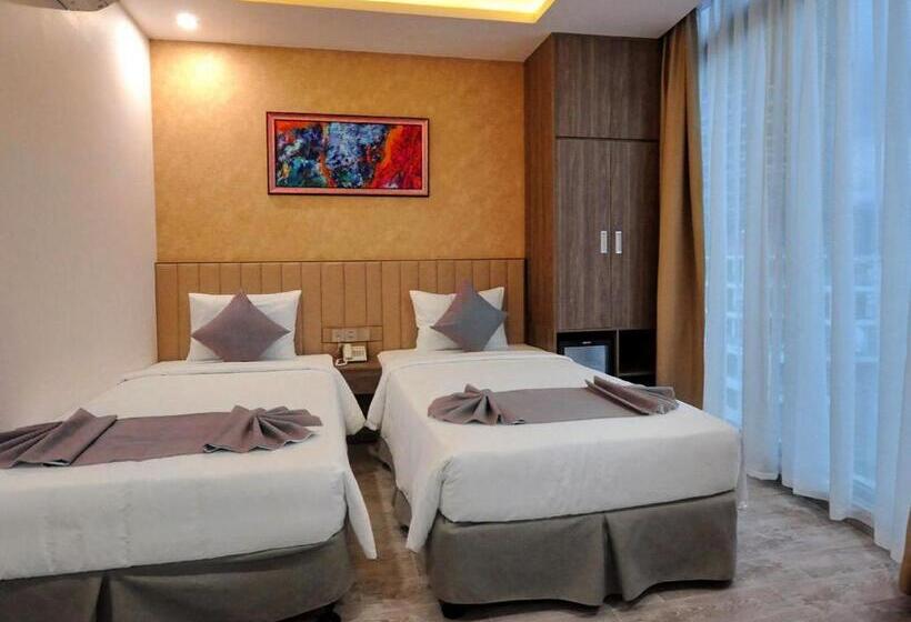 اتاق استاندارد با چشم‌انداز شهر, Mai