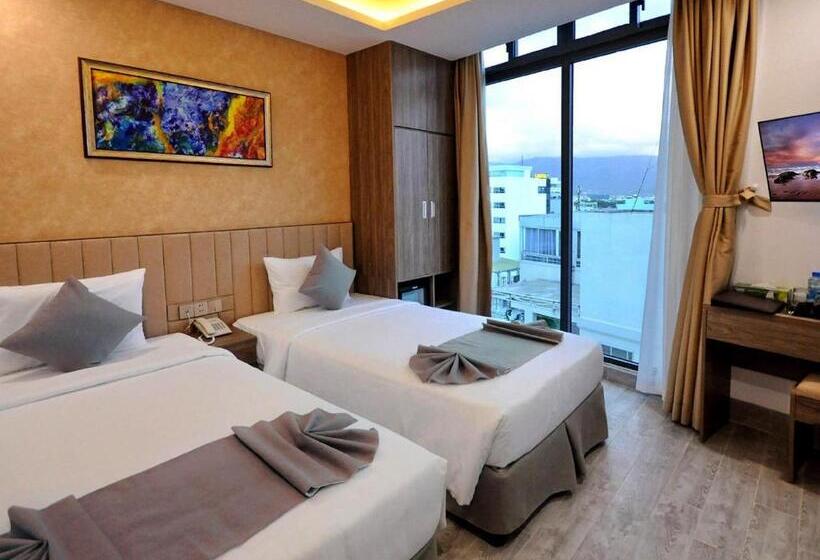 اتاق استاندارد با چشم‌انداز شهر, Mai