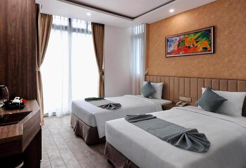 اتاق سوپریور با چشم‌انداز شهر, Mai