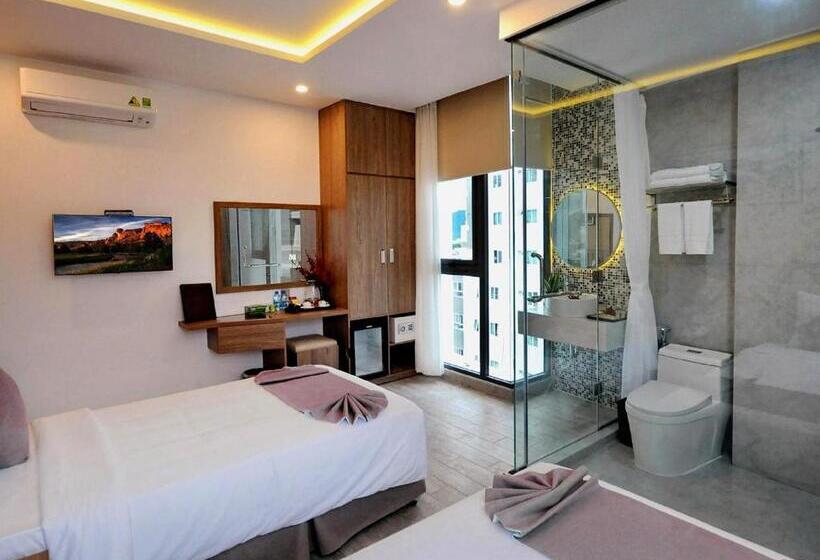 اتاق لوکس, Mai