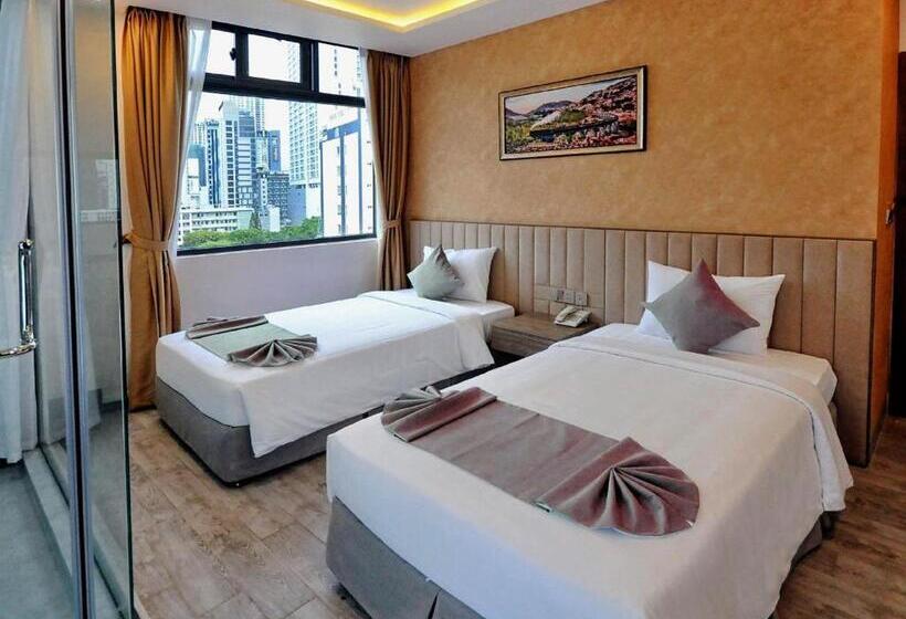 اتاق لوکس, Mai